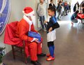 Le père Noël ravit les enfants de l'Académie