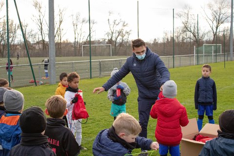 Le Père Noël ravit les enfants de l'Ecole de foot